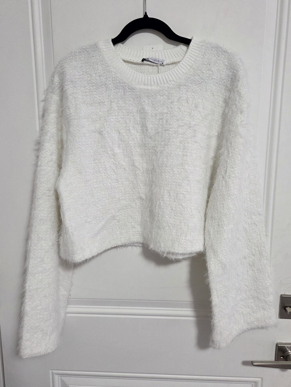 NWT - Zara Women's Cropped Fuzzy Sweater - Size M